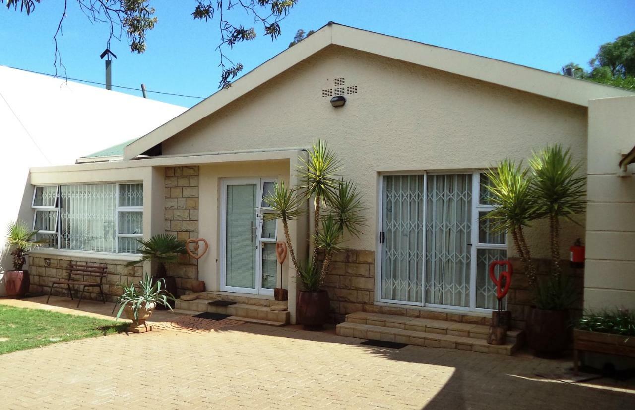 Anri Guesthouse Bloemfontein Exterior foto